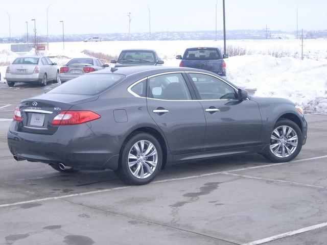 Infiniti M37x Base Sedan