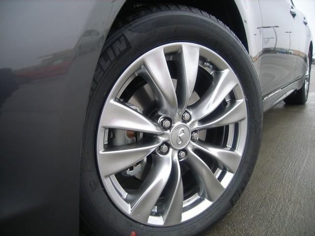 Infiniti M37x 2011 photo 1
