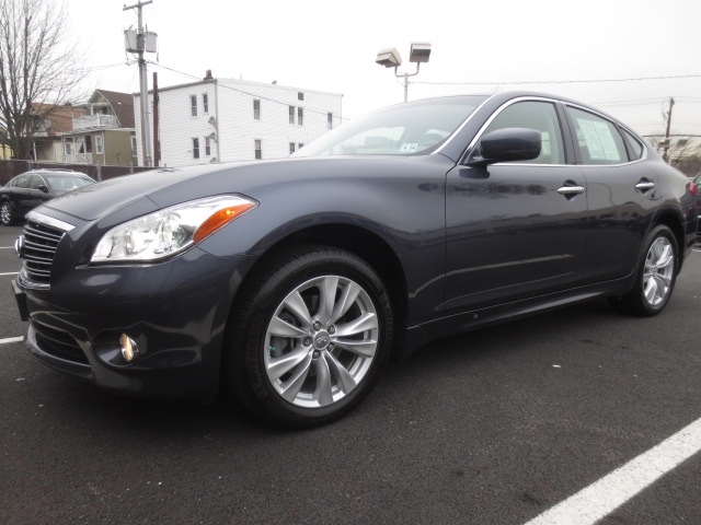 Infiniti M37x Base Unspecified