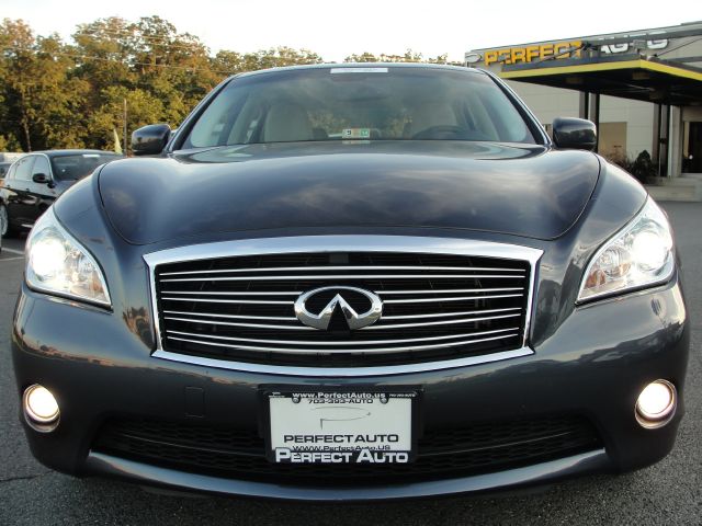 Infiniti M37x 2011 photo 2