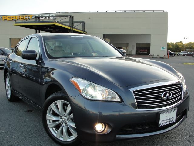 Infiniti M37x 2011 photo 3