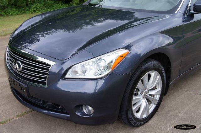 Infiniti M37x 2011 photo 2