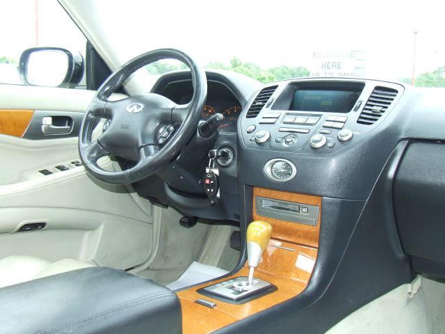 Infiniti M45 2003 photo 14