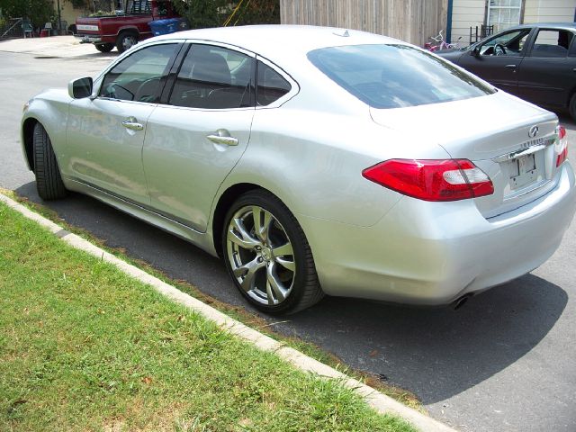 Infiniti M56 2011 photo 1