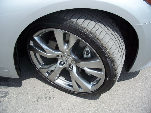Infiniti M56 2011 photo 3