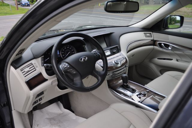 Infiniti M56x 2011 photo 10