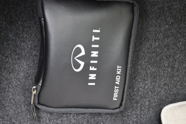 Infiniti M56x 2011 photo 18