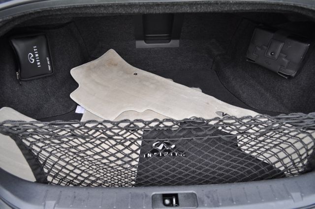 Infiniti M56x 2011 photo 21