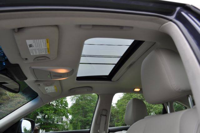 Infiniti M56x 2011 photo 24