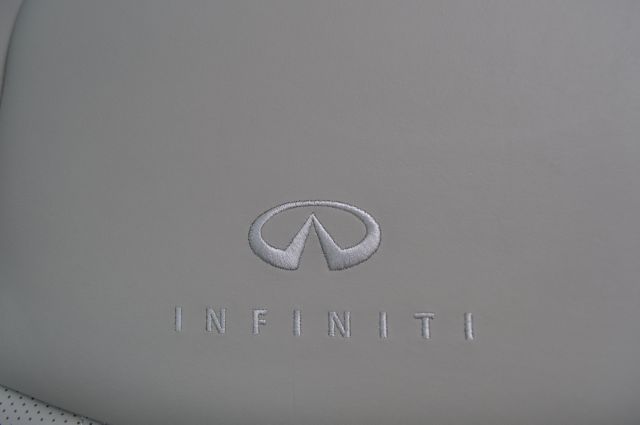 Infiniti M56x 2011 photo 25