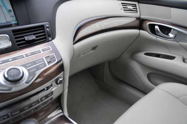 Infiniti M56x 2011 photo 27