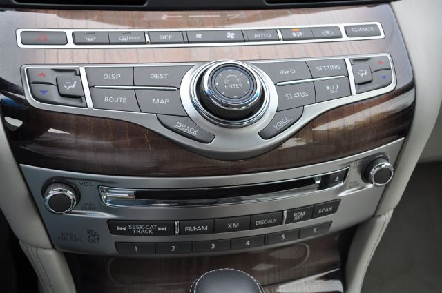 Infiniti M56x 2011 photo 29