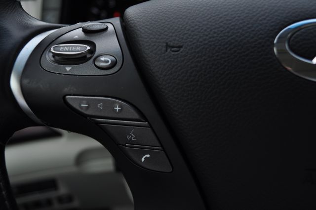 Infiniti M56x 2011 photo 33