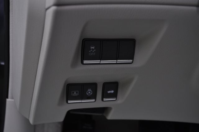 Infiniti M56x 2011 photo 34