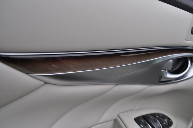 Infiniti M56x 2011 photo 35