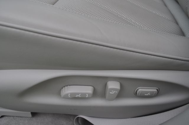 Infiniti M56x 2011 photo 36