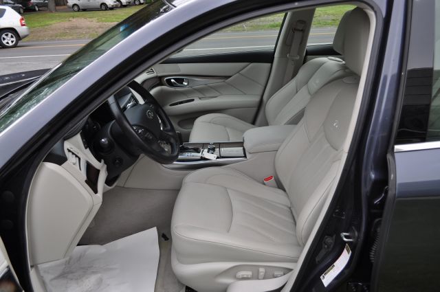 Infiniti M56x 2011 photo 37