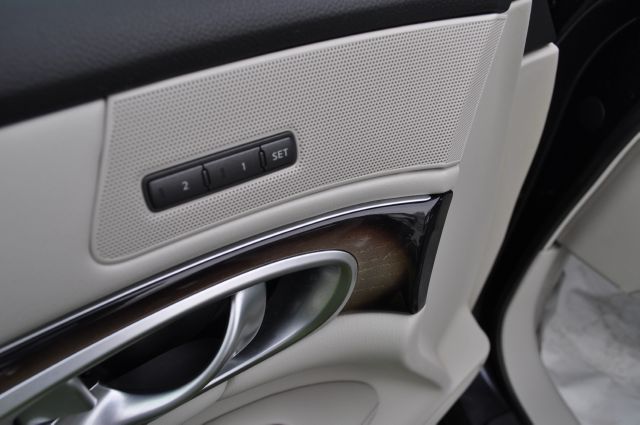 Infiniti M56x 2011 photo 38