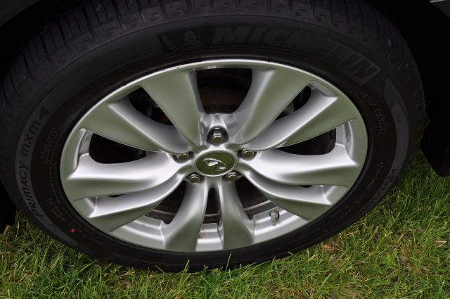 Infiniti M56x 2011 photo 42