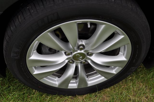 Infiniti M56x 2011 photo 44