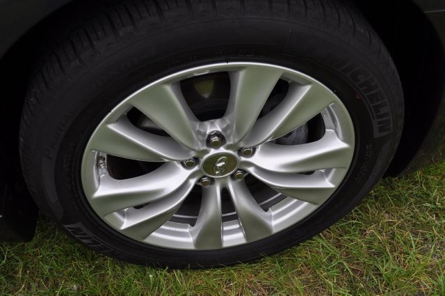 Infiniti M56x 2011 photo 45