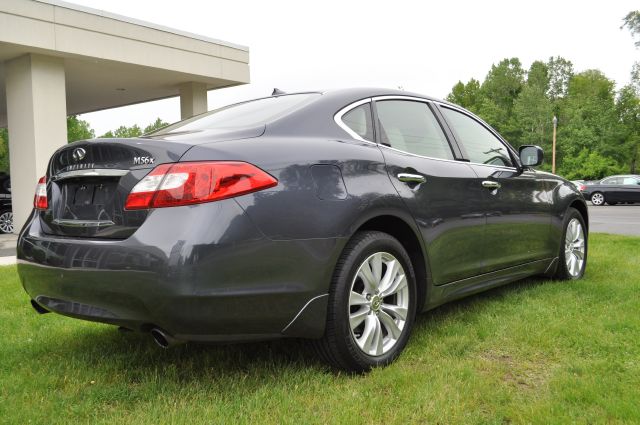 Infiniti M56x 2011 photo 49
