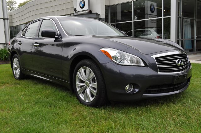 Infiniti M56x 2011 photo 52