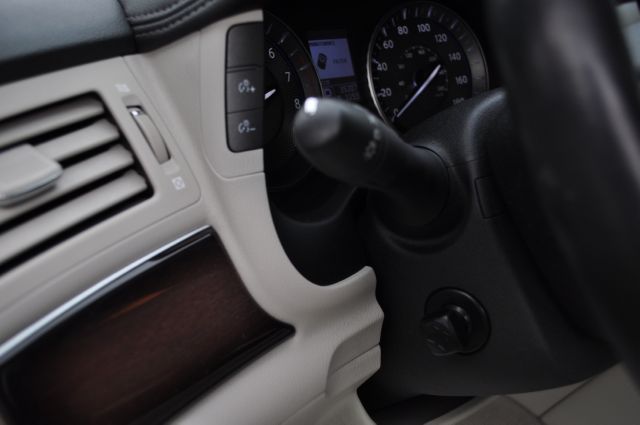 Infiniti M56x 2011 photo 6