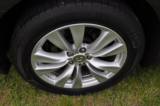 Infiniti M56x 2011 photo 7