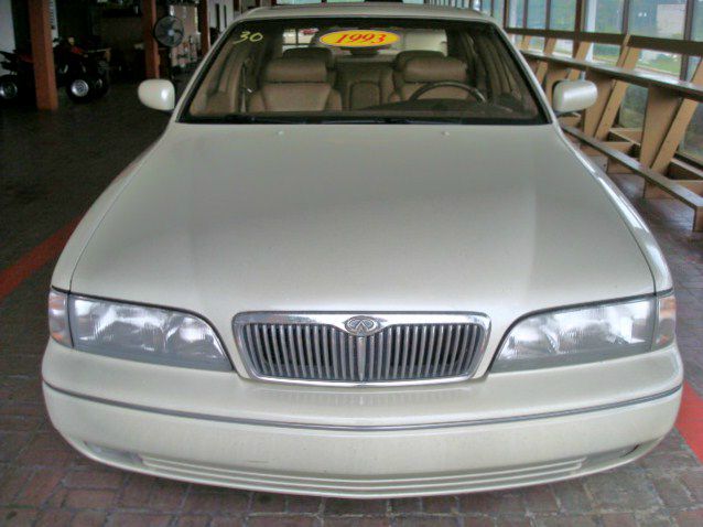Infiniti Q45 1994 photo 3