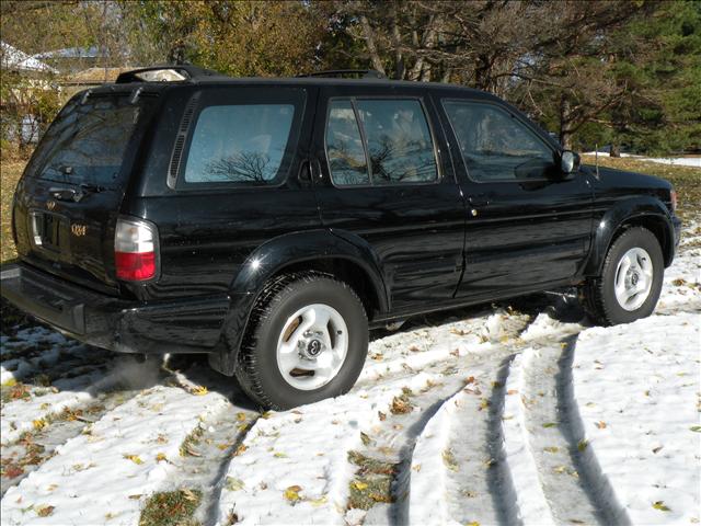 Infiniti QX4 1997 photo 3