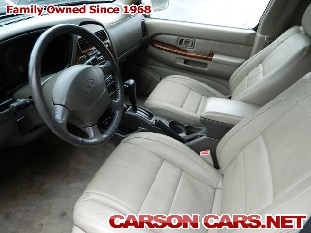 Infiniti QX4 1997 photo 3