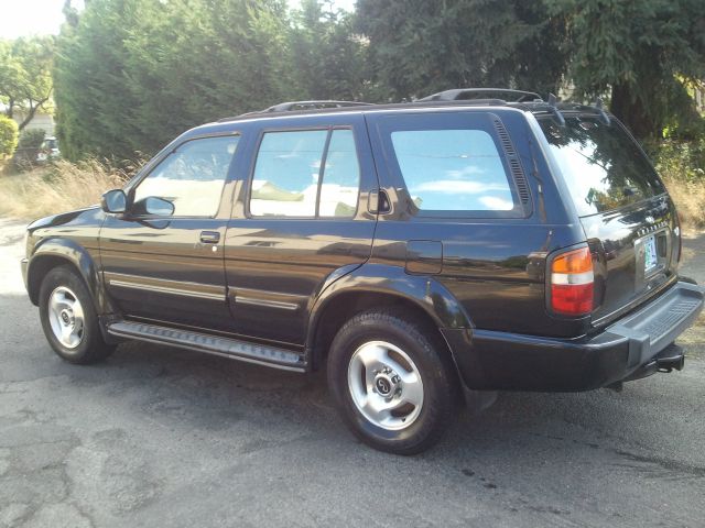 Infiniti QX4 1997 photo 1