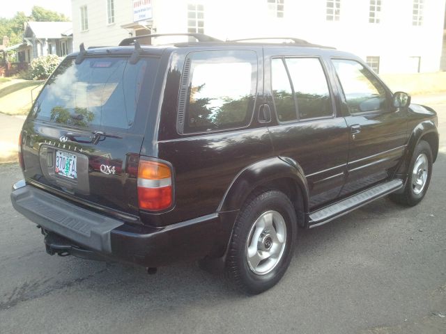 Infiniti QX4 1997 photo 2