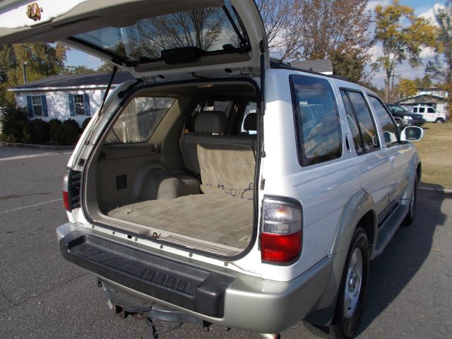 Infiniti QX4 1997 photo 1