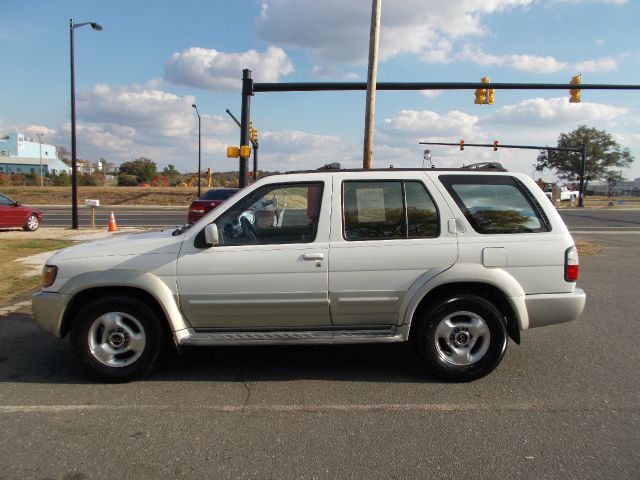 Infiniti QX4 1997 photo 4