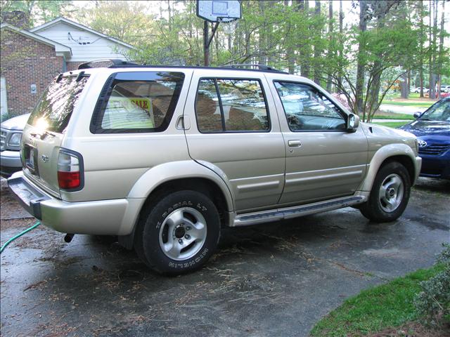 Infiniti QX4 1997 photo 1
