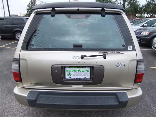 Infiniti QX4 1998 photo 2