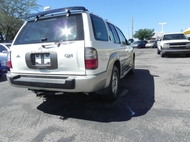 Infiniti QX4 1998 photo 1