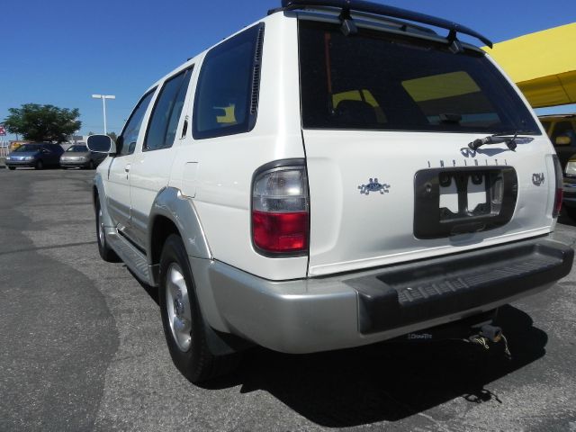 Infiniti QX4 1998 photo 2