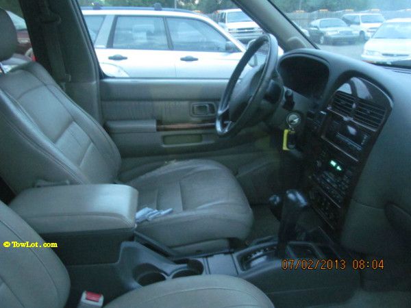 Infiniti QX4 1998 photo 3