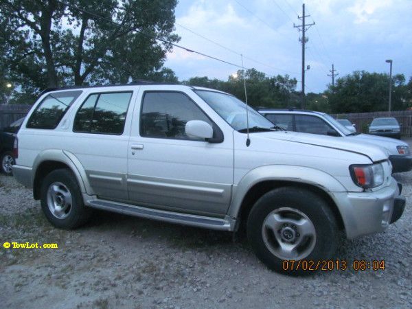 Infiniti QX4 1998 photo 4