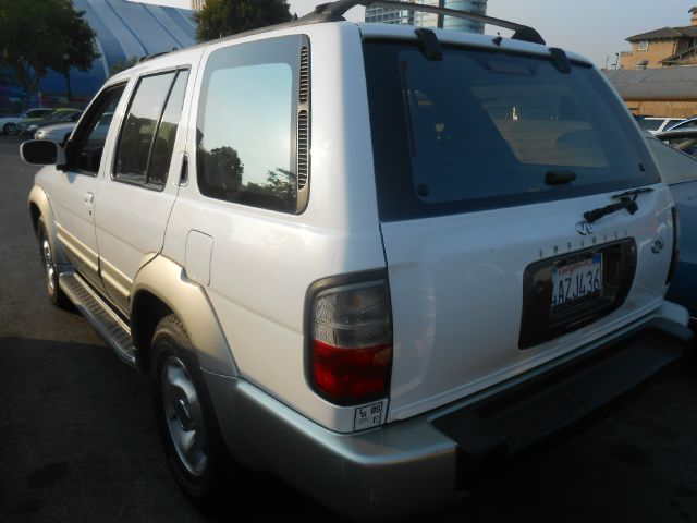 Infiniti QX4 1998 photo 1