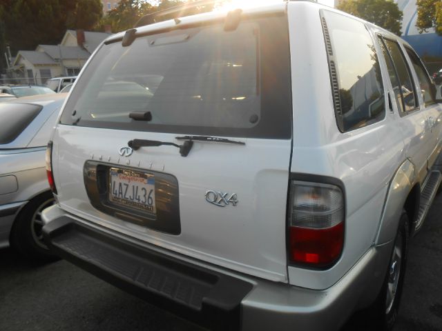 Infiniti QX4 1998 photo 2