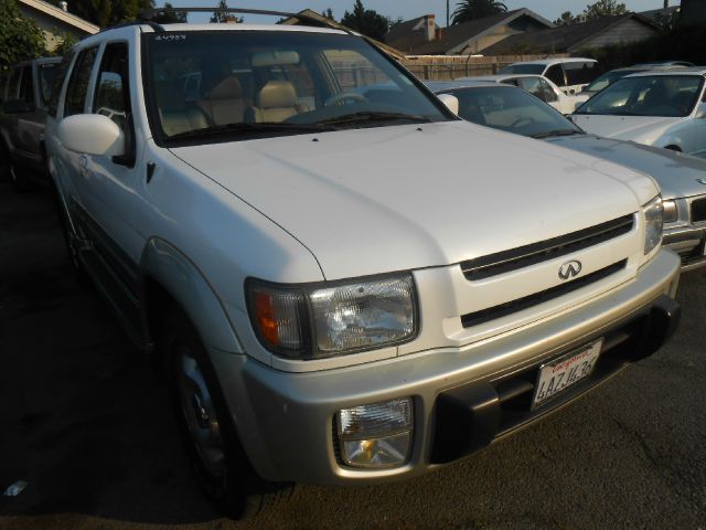 Infiniti QX4 1998 photo 3