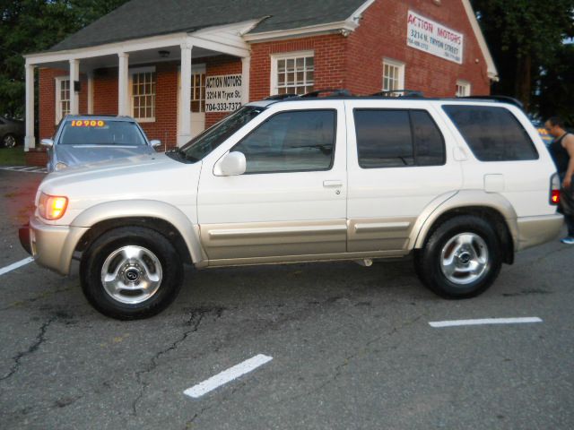 Infiniti QX4 1999 photo 2