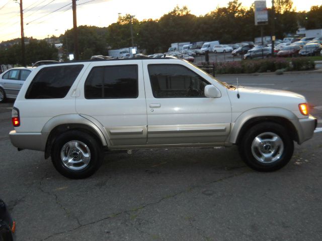 Infiniti QX4 1999 photo 3