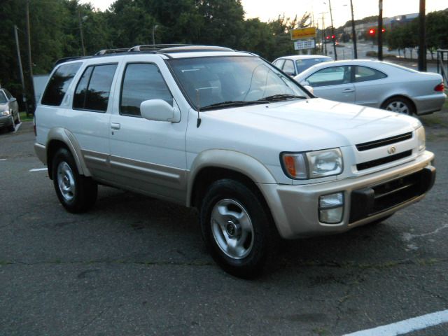 Infiniti QX4 1999 photo 4