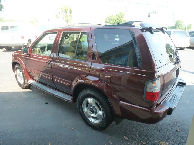 Infiniti QX4 1999 photo 2