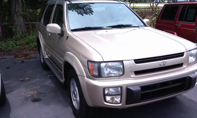 Infiniti QX4 1999 photo 3